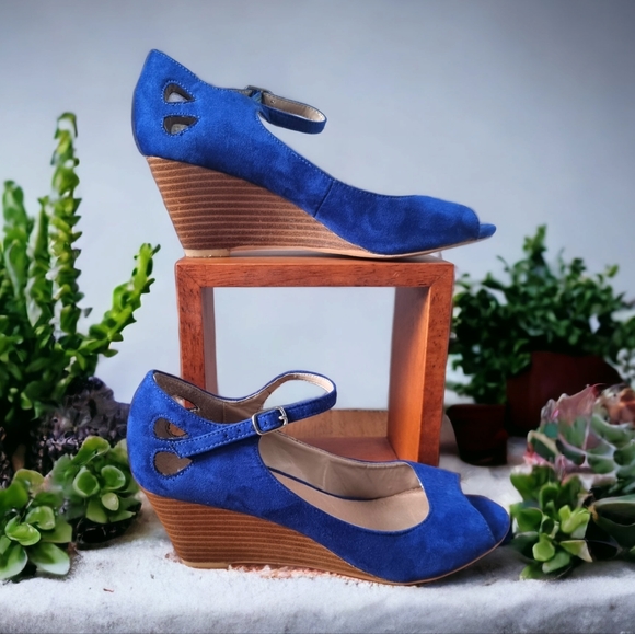 K&M Open Toe Wedge Sandles - Picture 2 of 8